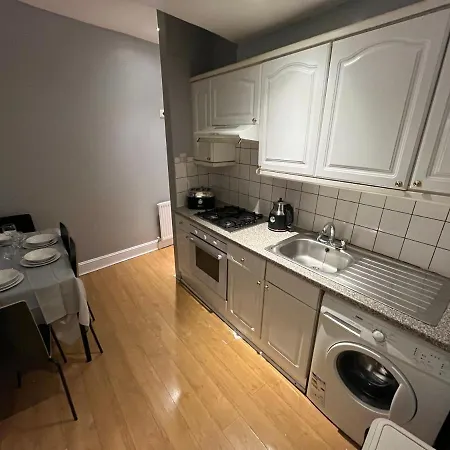 Appartement 3 Bed On Balham High Road *