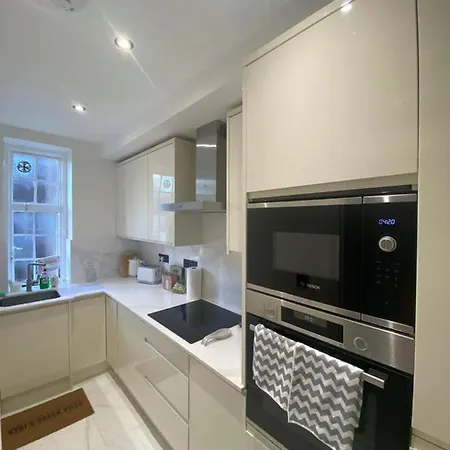 Beautiful And Modern In North Uk Apartment *