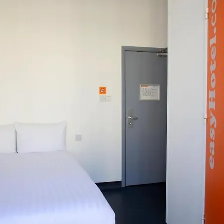 Hotel Easyhotel Victoria 2*