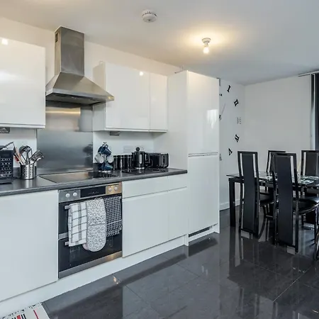 Beautiful 3-bed In * Romford