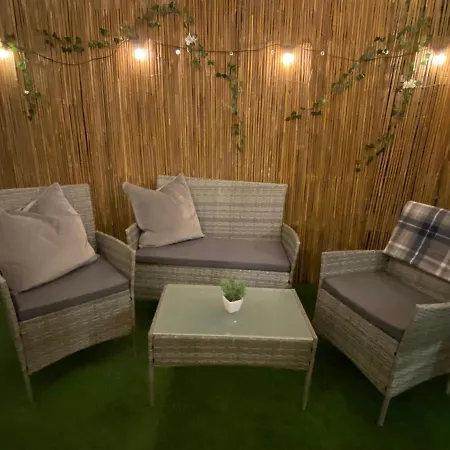 Excel 5min Custom House Station Parking Wifi Sleeps 6