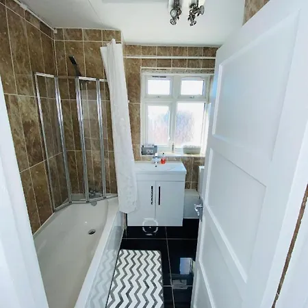 Apartment Bright, Spacious, Modern Interior Decor 2 Bedrooms With Amazing Views *