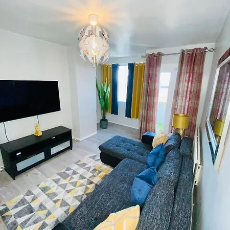 Bright, Spacious, Modern Interior Decor 2 Bedrooms With Amazing Views *