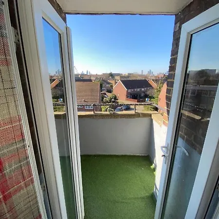 Apartment Bright, Spacious, Modern Interior Decor 2 Bedrooms With Amazing Views *