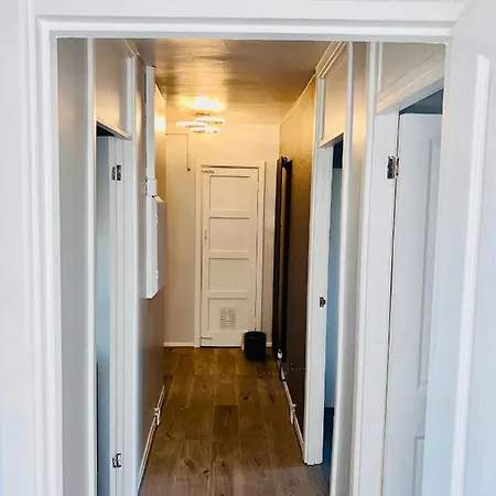 Bright, Spacious, Modern Interior Decor 2 Bedrooms With Amazing Views
