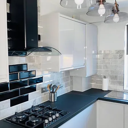 Apartment Bright, Spacious, Modern Interior Decor 2 Bedrooms With Amazing Views London