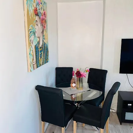 Apartment Bright, Spacious, Modern Interior Decor 2 Bedrooms With Amazing Views