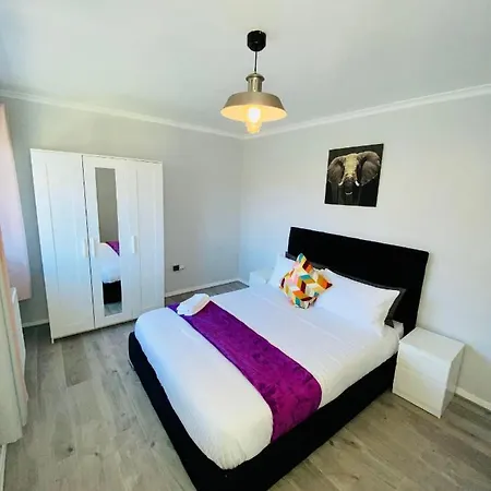 Bright, Spacious, Modern Interior Decor 2 Bedrooms With Amazing Views