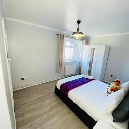 Apartment Bright, Spacious, Modern Interior Decor 2 Bedrooms With Amazing Views London