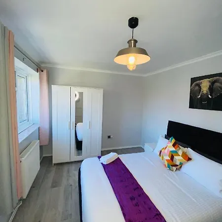 Bright, Spacious, Modern Interior Decor 2 Bedrooms With Amazing Views Apartment *
