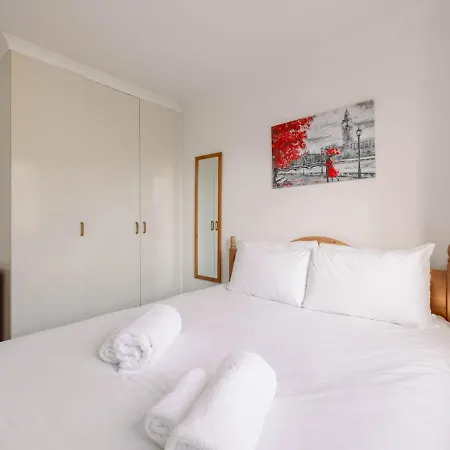 Sunny Maisonette With Views Over Canary Wharf, * لندن