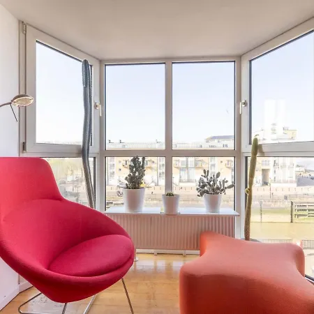 شقة Sunny Maisonette With Views Over Canary Wharf,