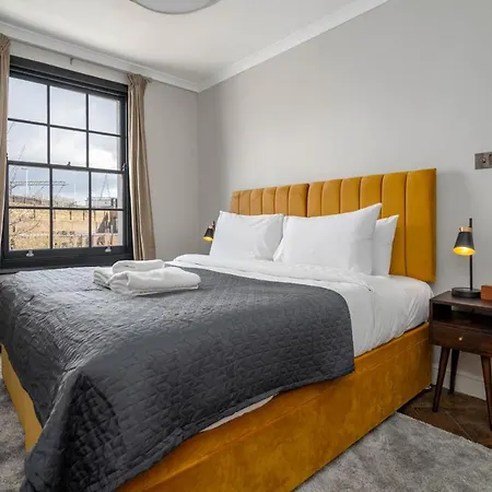 Apartment Floor Chic Camden Sleep 2 *