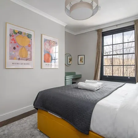 Apartment Floor Chic Camden Sleep 2