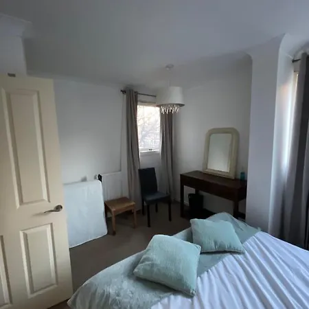 Apartment Victoria Two Bedroom Apartment London