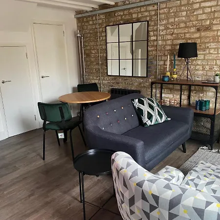 The Old Gin Distillery Est 1850 Apartment *