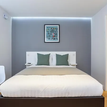 Apartment Inverness Terrace Serviced By Concept
