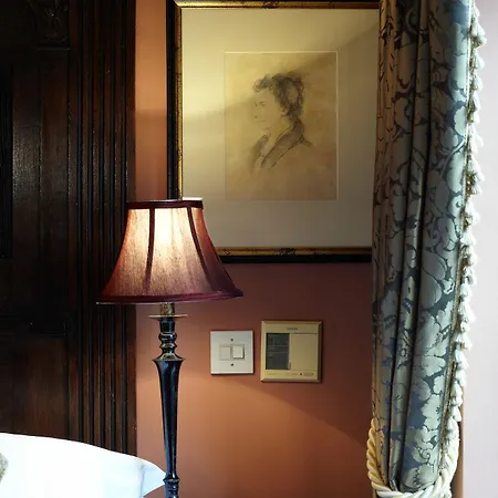 Hazlitt's 4*