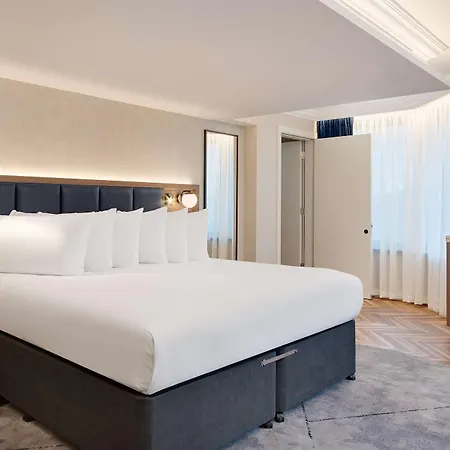 Hilton Metropole Hotel 4*