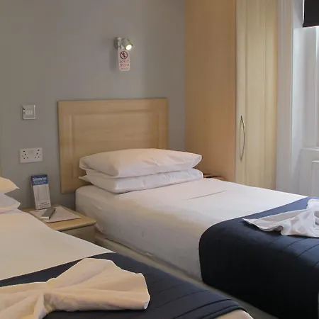 Alhambra Hotel 2*