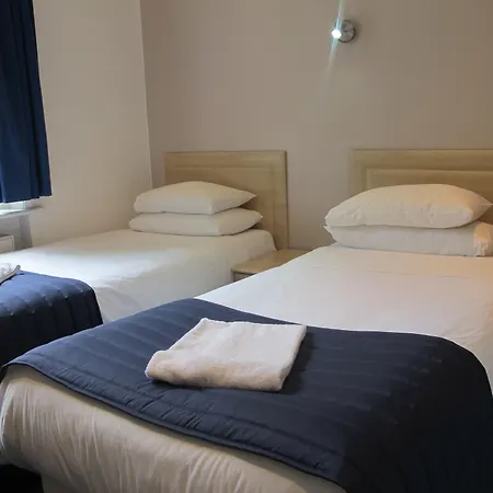 Alhambra Hotel 2*