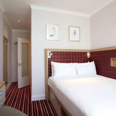 London Aerodrome Hotel, Bw Signature Collection 4*