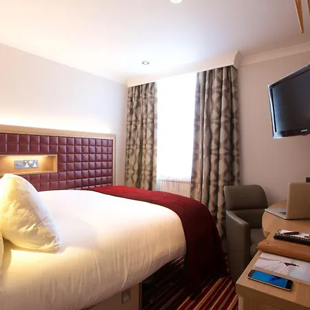 London Aerodrome Hotel, Bw Signature Collection Hotel