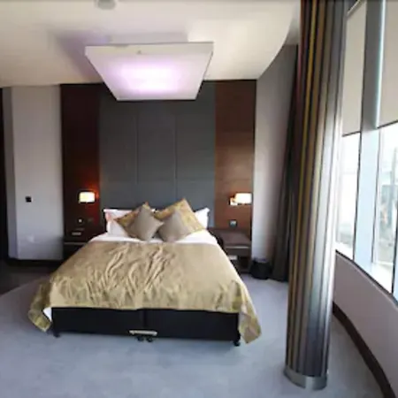 Rafayel & Hotel Londra