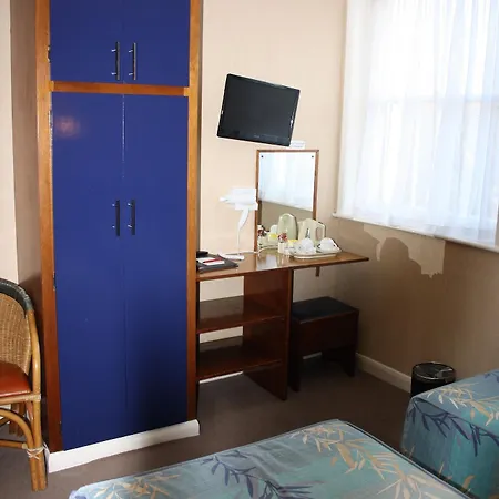 Mitre House 3*