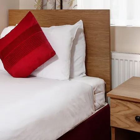 Western Greater London 3*