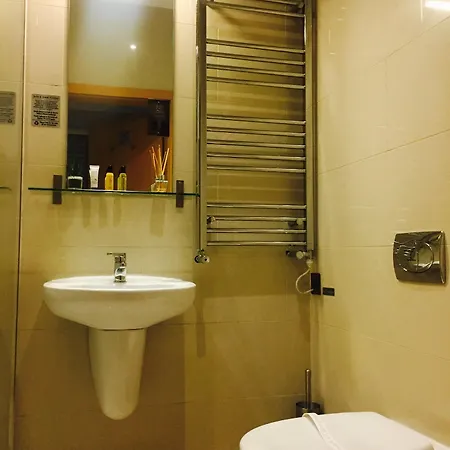 Heathrow 4*