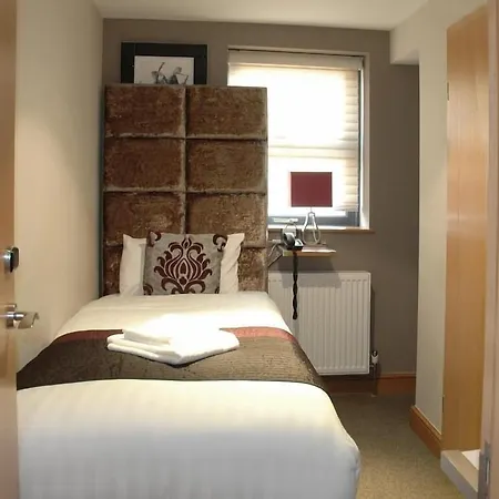 Heathrow 4*