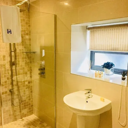 Heathrow 4*