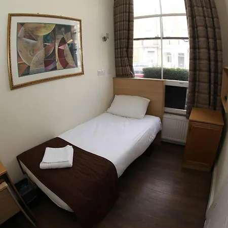 Holland Court 3*