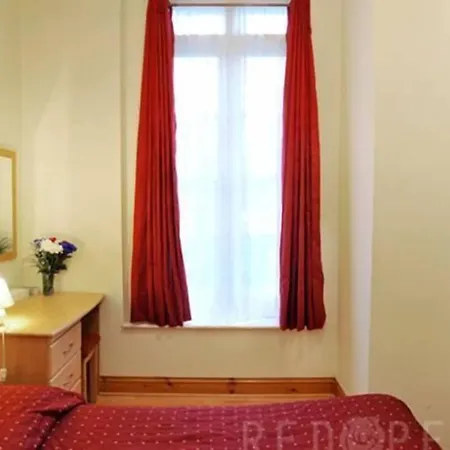Hotel Elmwood 2*