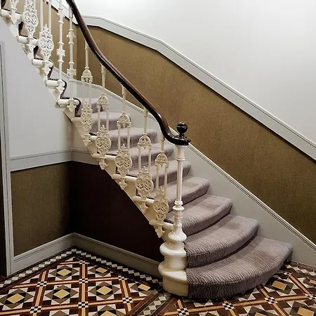 Hotel Mowbray Court London