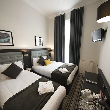 St George's Victoria 3*