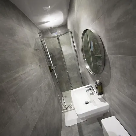 Hotel St George's Victoria London