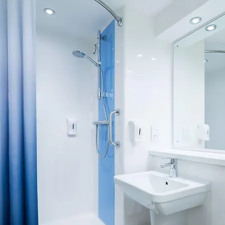 Travelodge Wembley High Road Hotel 2*