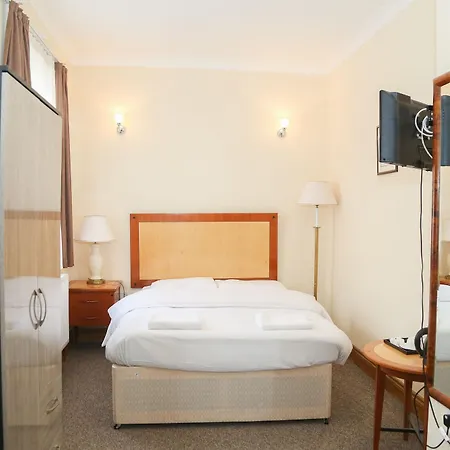 Shelton Hotel, Finsbury Park
