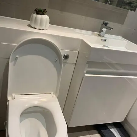 Entire 2 Bedroom Apartment