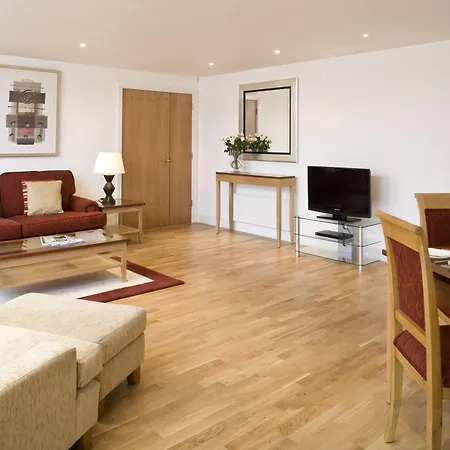 Marlin Stratford Aparthotel 4*