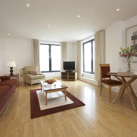 Marlin Stratford Aparthotel 4*