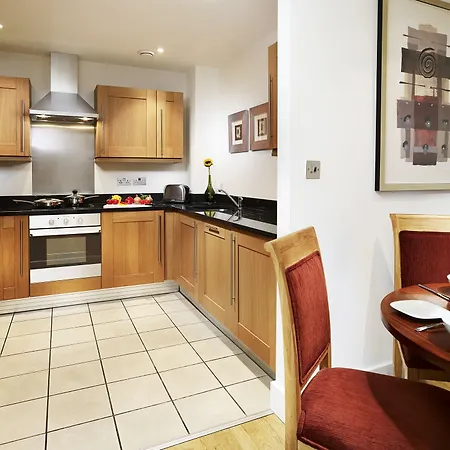 Aparthotel Marlin Stratford 4*