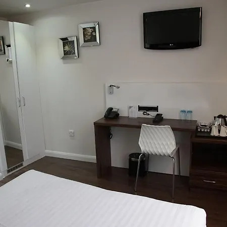 Chiswick Hotel 4*