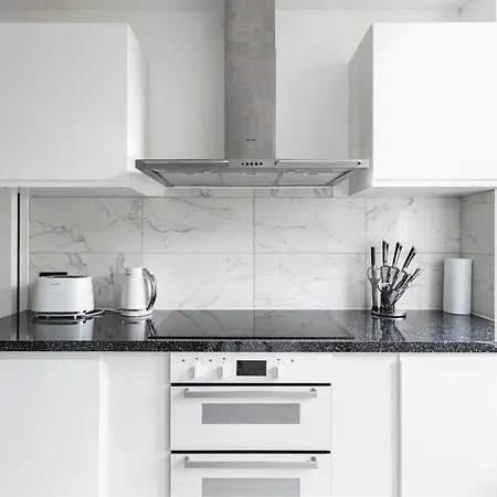 Apartment **authentic & Spacious 5 Bed Apartment/hyde Park** London
