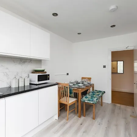 **authentic & Spacious 5 Bed Apartment/hyde Park** London