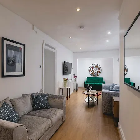 **authentic & Spacious 5 Bed Apartment/hyde Park** Apartment *