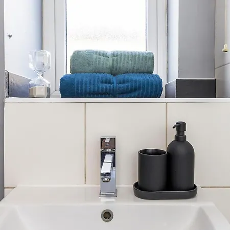 Guest house Inglewood Hub London