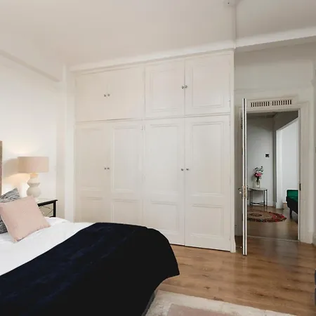 Apartment **authentic & Spacious 5 Bed Apartment/hyde Park**